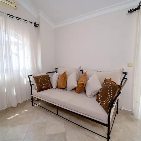 Seaside Residence, Hancer, Denize Sifir 4 Yatak Odali, 8 Kisilik ,ortak Havuzlu Villa, Vila *