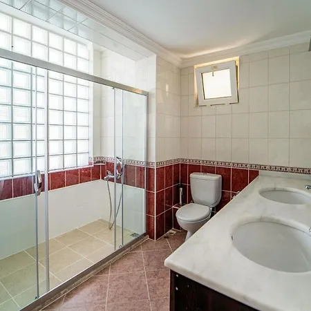 Seaside Residence, Hancer, Denize Sifir 4 Yatak Odali, 8 Kisilik ,ortak Havuzlu Villa, Vila