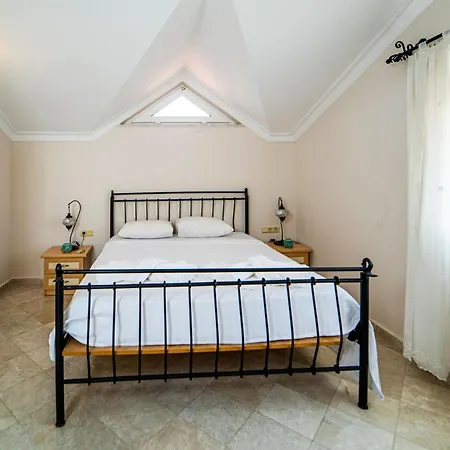 Vila Seaside Residence, Hancer, Denize Sifir 4 Yatak Odali, 8 Kisilik ,ortak Havuzlu Villa, *