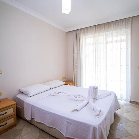 Seaside Residence, Hancer, Denize Sifir 4 Yatak Odali, 8 Kisilik ,ortak Havuzlu Villa, Vila
