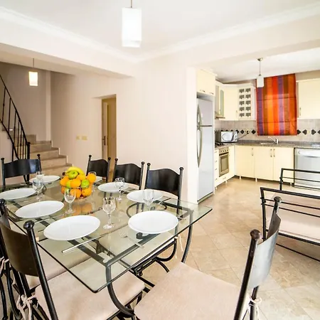 Seaside Residence, Hancer, Denize Sifir 4 Yatak Odali, 8 Kisilik ,ortak Havuzlu Villa, Vila