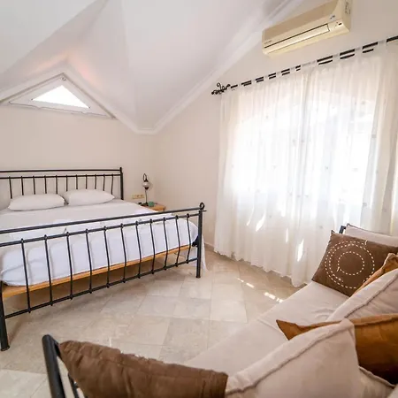 Seaside Residence, Hancer, Denize Sifir 4 Yatak Odali, 8 Kisilik ,ortak Havuzlu Villa, Vila