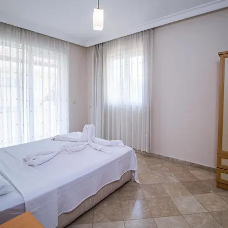 Vila Seaside Residence, Hancer, Denize Sifir 4 Yatak Odali, 8 Kisilik ,ortak Havuzlu Villa,